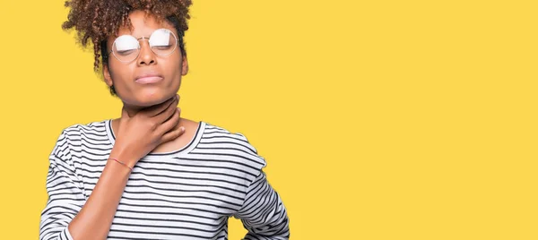 Beautiful Young African American Woman Wearing Glasses Isolated Background Touching — Stock Photo, Image