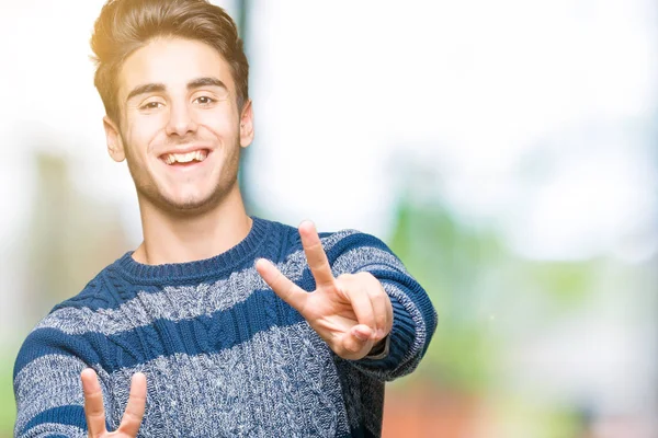 Young Handsome Man Isolated Background Smiling Looking Camera Showing Fingers — Stock Photo, Image