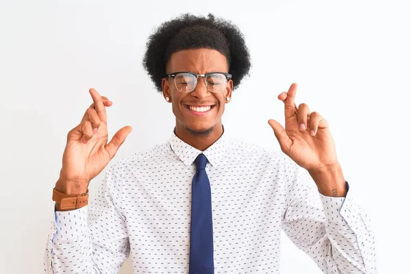 Ung Afrikansk Amerikansk Affärsman Bär Slips Och Glasögon Över Isolerade — Stockfoto