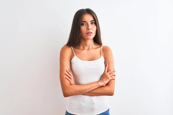 Mujer Hermosa Joven Con Camiseta Casual Pie Sobre Fondo Blanco —  Fotos de Stock