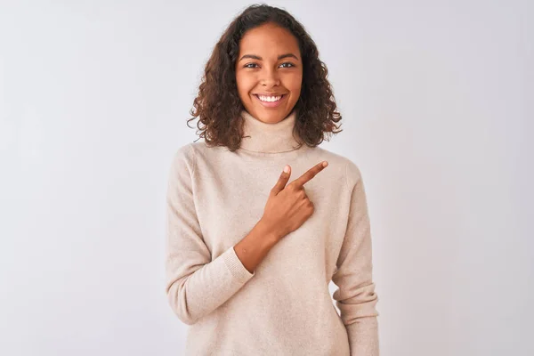 Jovem Brasileira Vestindo Camisola Gola Alta Sobre Fundo Branco Isolado — Fotografia de Stock