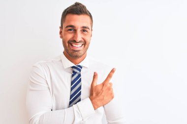 Yakışıklı, zarif, soyutlanmış bir iş adamı. Neşeli bir geçmişi var. Yüzünde mutlu ve doğal bir ifadeyle, elleri ve parmaklarıyla yüzünü gösteren bir gülümsemesi var.