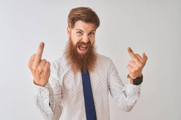 Jonge Roodharige Ierse Zakenman Die Een Geïsoleerde Witte Achtergrond Staat — Stockfoto