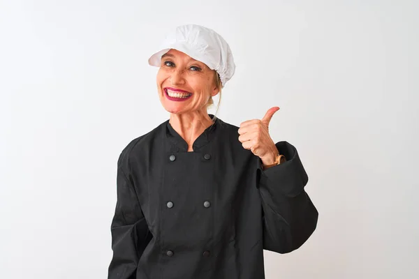 Mujer Chef Mediana Edad Con Uniforme Gorra Pie Sobre Fondo —  Fotos de Stock