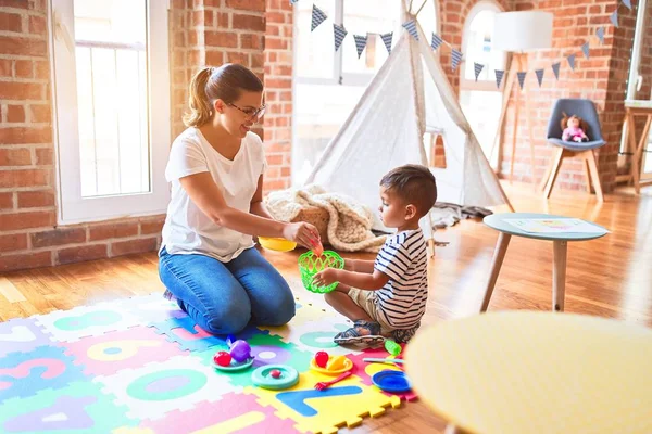 Beautiful Toddler Boy Sitting Puzzle Playing Plastic Plates Fruits Vegetables — Stock Photo, Image