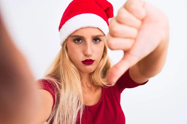 Donna Che Indossa Cappello Babbo Natale Fare Selfie Dalla Fotocamera — Foto Stock