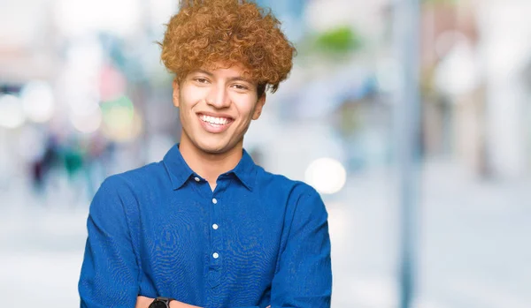 Joven Hombre Guapo Elegante Con Pelo Afro Cara Feliz Sonriendo — Foto de Stock