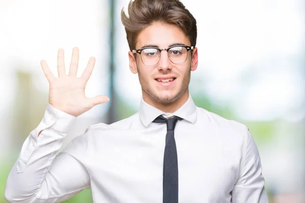 Jeune Homme Affaires Portant Des Lunettes Sur Fond Isolé Montrant — Photo