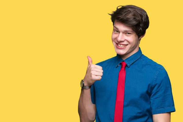 Joven Hombre Negocios Guapo Con Corbata Roja Sobre Fondo Aislado —  Fotos de Stock