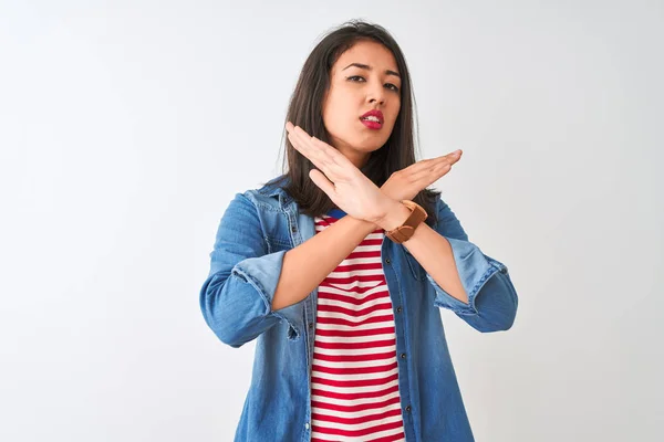 Jonge Chinese Vrouw Draagt Gestreept Shirt Denim Shirt Geïsoleerde Witte — Stockfoto