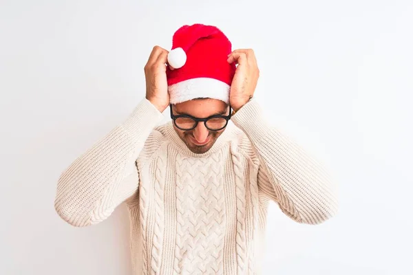 Joven Hombre Guapo Con Sombrero Navidad Gafas Sobre Fondo Aislado — Foto de Stock