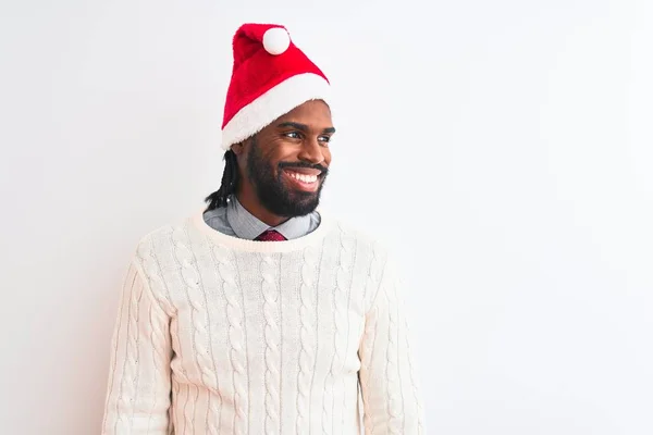 年轻的非洲裔美国人头戴圣诞圣诞礼帽 头戴孤零零的白色背景 面带微笑 神态自然 充满自信的笑 — 图库照片
