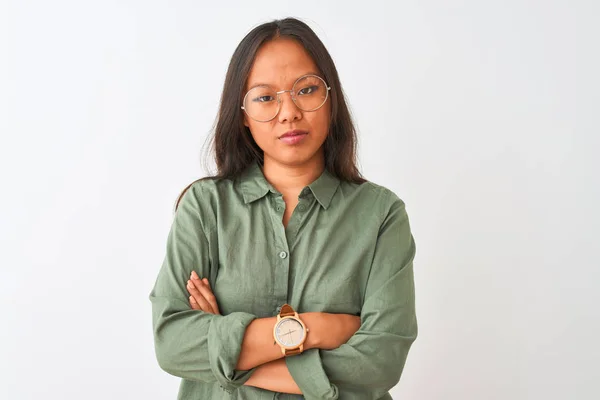 Mujer Joven China Con Camisa Verde Gafas Sobre Fondo Blanco —  Fotos de Stock