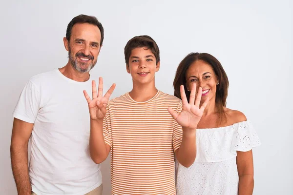 Familj Tre Mor Far Och Son Står Över Vit Isolerad — Stockfoto