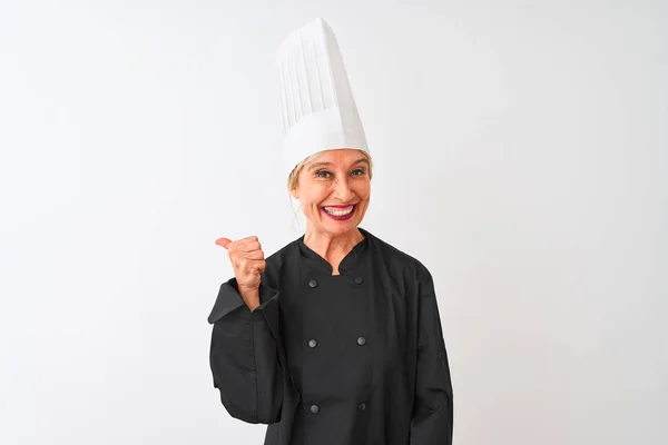 Chef Donna Mezza Età Indossa Uniforme Cappello Piedi Sopra Isolato — Foto Stock