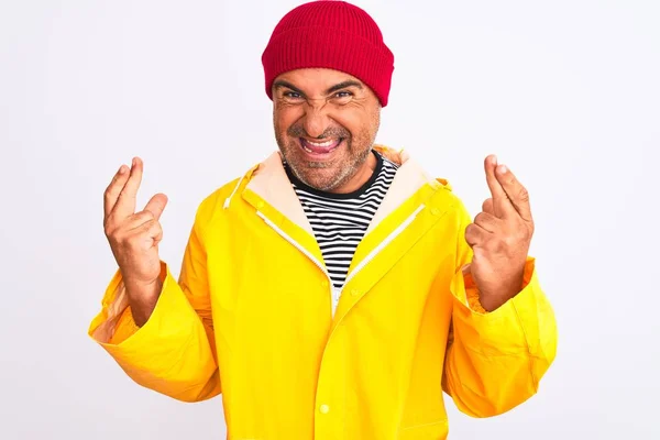 Homem Meia Idade Vestindo Capa Chuva Chapéu Sobre Fundo Branco — Fotografia de Stock