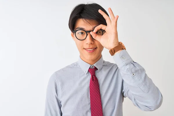 Empresário Chinês Vestindo Gravata Óculos Sobre Fundo Branco Isolado Com — Fotografia de Stock