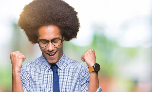 Unga Afroamerikanska Affärsman Med Afro Hår Glasögon Mycket Glad Och — Stockfoto