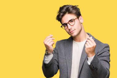 Maaş ödeme için milyoner iş soran arka plan yapıyor para hareketi el ile üzerinden gözlüklü genç iş adamı izole