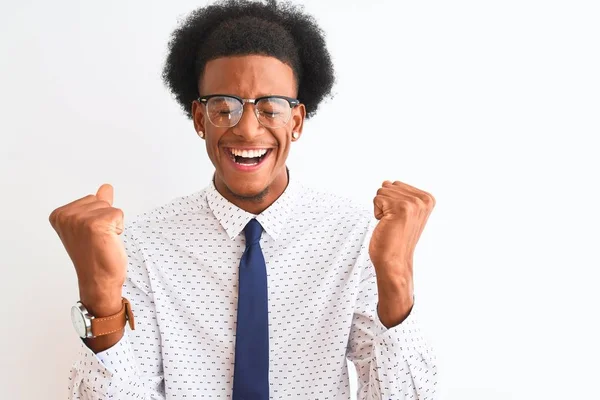Der Junge Afrikanisch Amerikanische Geschäftsmann Mit Krawatte Und Brille Vor — Stockfoto