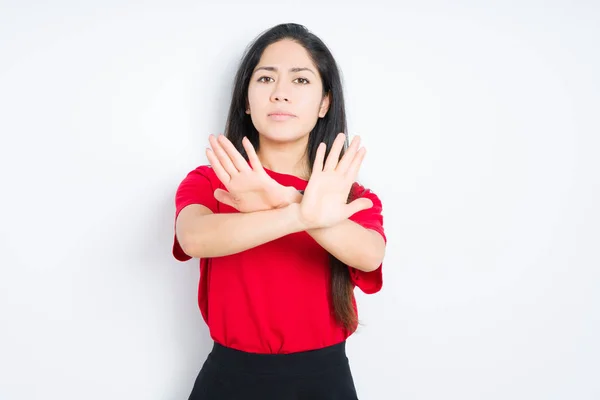 Mooie Brunette Vrouw Dragen Rood Shirt Geïsoleerde Achtergrond Afwijzing Expressie — Stockfoto