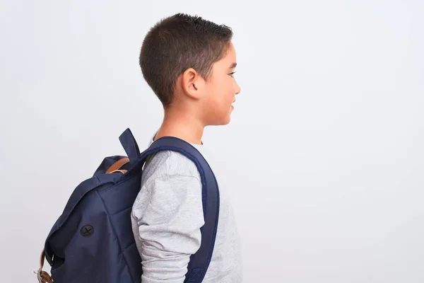 Mooie Student Jongen Dragen Rugzak Staan Geïsoleerde Witte Achtergrond Zoek — Stockfoto