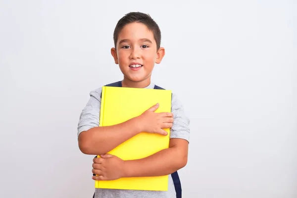 Menino Estudante Bonita Usando Mochila Segurando Livro Sobre Fundo Branco — Fotografia de Stock