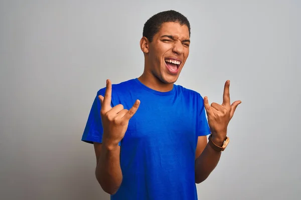 Ung Stilig Arabisk Man Bär Blå Shirt Stående Över Isolerade — Stockfoto
