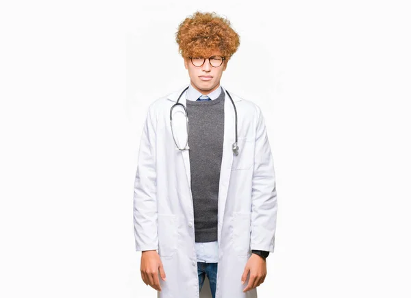 Mladý Pohledný Doktor Muž Lékařský Plášť Depresi Trápí Úzkost Pláč — Stock fotografie