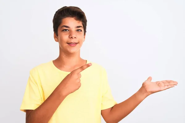 Bonito Adolescente Menino Sobre Fundo Isolado Branco Espantado Sorrindo Para — Fotografia de Stock