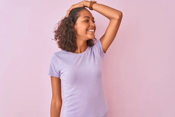 Young Brazilian Woman Wearing Shirt Standing Isolated Pink Background Smiling — Stock Photo, Image