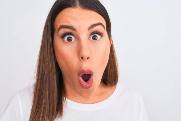 Close Beautiful Young Brunette Woman Standing Isolated White Background Scared — Stock Photo, Image