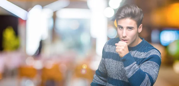 Hombre Guapo Joven Sobre Fondo Aislado Sintiéndose Mal Tosiendo Como —  Fotos de Stock