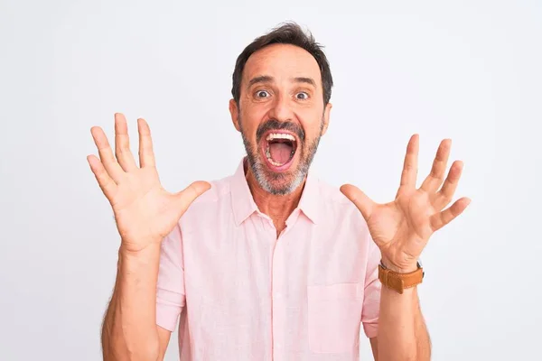 Hombre Guapo Mediana Edad Con Camisa Rosa Casual Pie Sobre — Foto de Stock