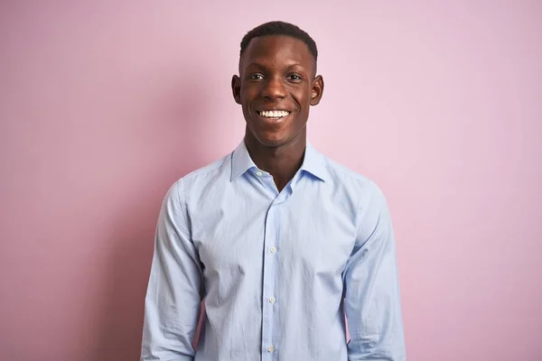 Afrikanisch Amerikanischer Mann Blau Eleganten Hemd Vor Isoliertem Rosa Hintergrund — Stockfoto