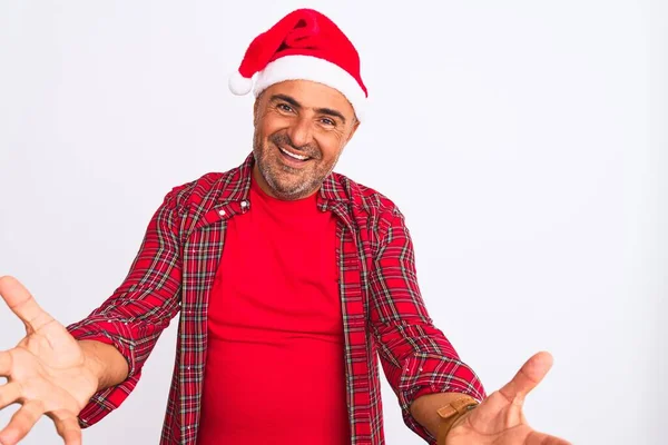 Hombre Mediana Edad Con Sombrero Navidad Santa Pie Sobre Fondo — Foto de Stock