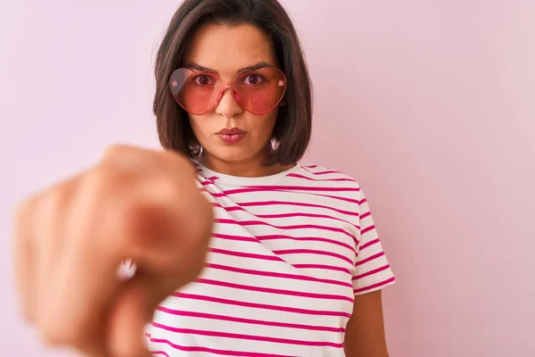 Jovem Mulher Bonita Vestindo Óculos Sol Moda Com Corações Sobre — Fotografia de Stock