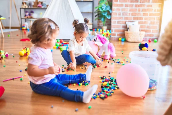 Adoráveis Crianças Brincando Com Blocos Construção Brinquedo Jardim Infância — Fotografia de Stock