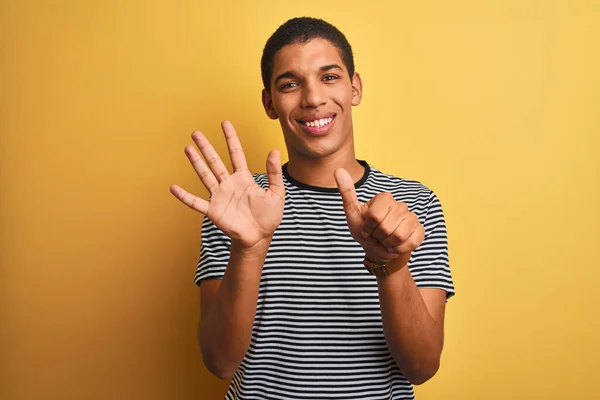 Jovem Bonito Árabe Homem Vestindo Marinha Listrado Shirt Sobre Isolado — Fotografia de Stock