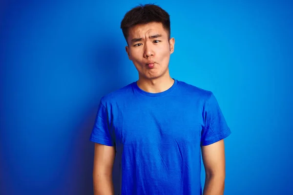 Young Asian Chinese Man Wearing Shirt Standing Isolated Blue Background — ストック写真