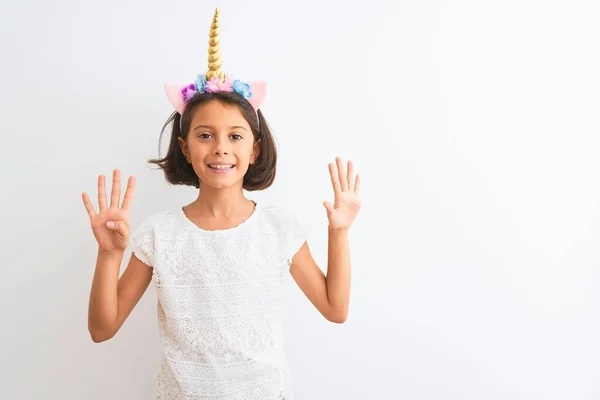 Belle Enfant Fille Portant Diadème Licorne Debout Sur Fond Blanc — Photo