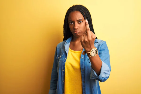 Joven Mujer Afroamericana Vistiendo Camisa Mezclilla Pie Sobre Fondo Amarillo —  Fotos de Stock