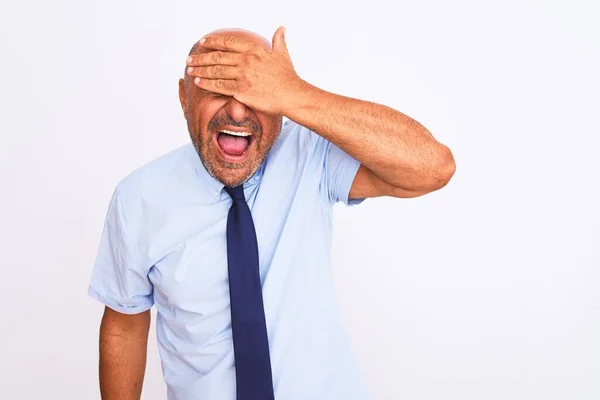 Hombre Negocios Mediana Edad Con Corbata Pie Sobre Fondo Blanco —  Fotos de Stock