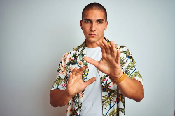 Junger Gutaussehender Mann Urlaub Mit Hawaiianischem Hemd Über Weißem Hintergrund — Stockfoto