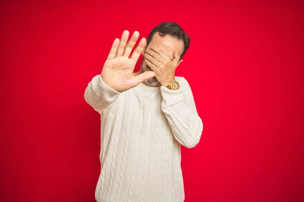 Schöner Älterer Mann Mittleren Alters Mit Grauen Haaren Vor Isoliertem — Stockfoto