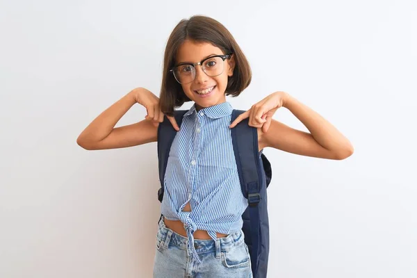 Hermosa Niña Estudiante Con Mochila Gafas Sobre Fondo Blanco Aislado — Foto de Stock