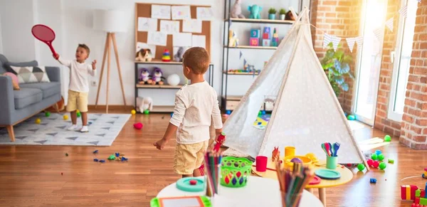 Adoráveis Gêmeos Loiros Brincando Torno Lotes Brinquedos Jardim Infância — Fotografia de Stock