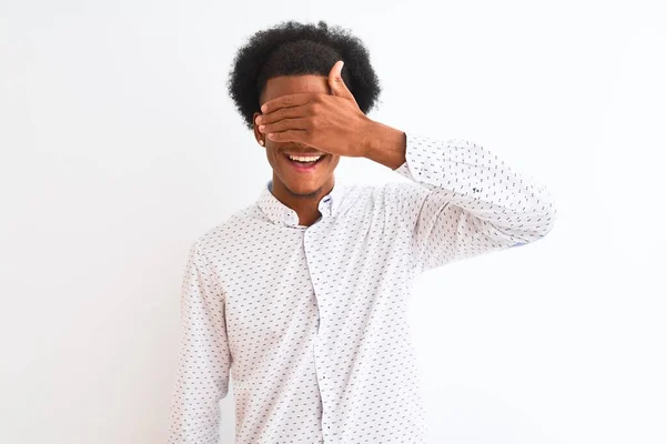 Fiatal Afro Amerikai Férfi Elegáns Inget Visel Elszigetelt Fehér Háttér — Stock Fotó