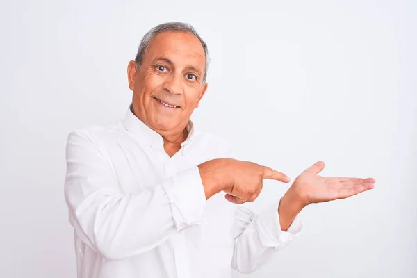 Homem Cabelos Grisalhos Sênior Vestindo Camisa Elegante Sobre Fundo Branco — Fotografia de Stock