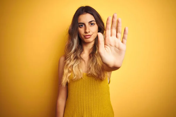 Giovane Bella Donna Che Indossa Shirt Sfondo Giallo Isolato Facendo — Foto Stock